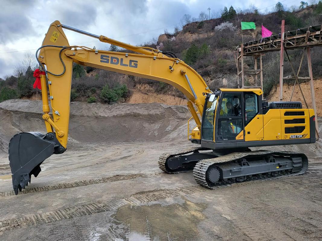 山东临工恭祝贵公司生意兴隆财源广进，以专业挖机油缸助力工程机械发展